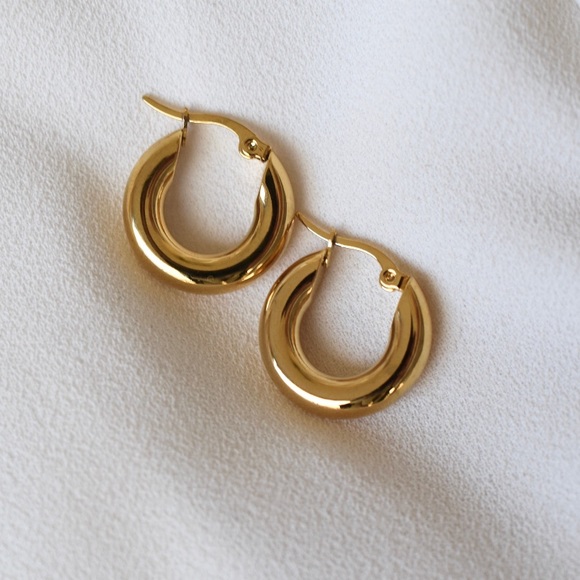 Chunky Hoop Earring - Picture 3 of 9